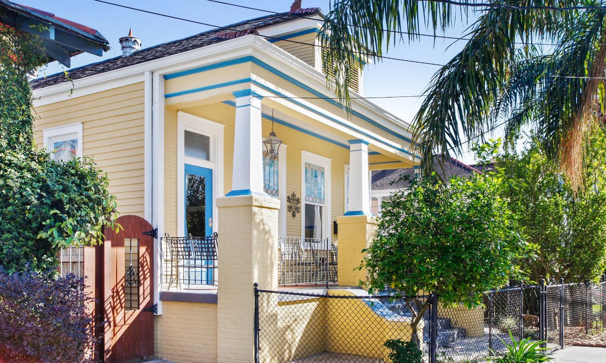 Bayou St. John House | This is it! Renovated, Historic Bayou 3BR/2BA! Just 1 mile to French Quarter!