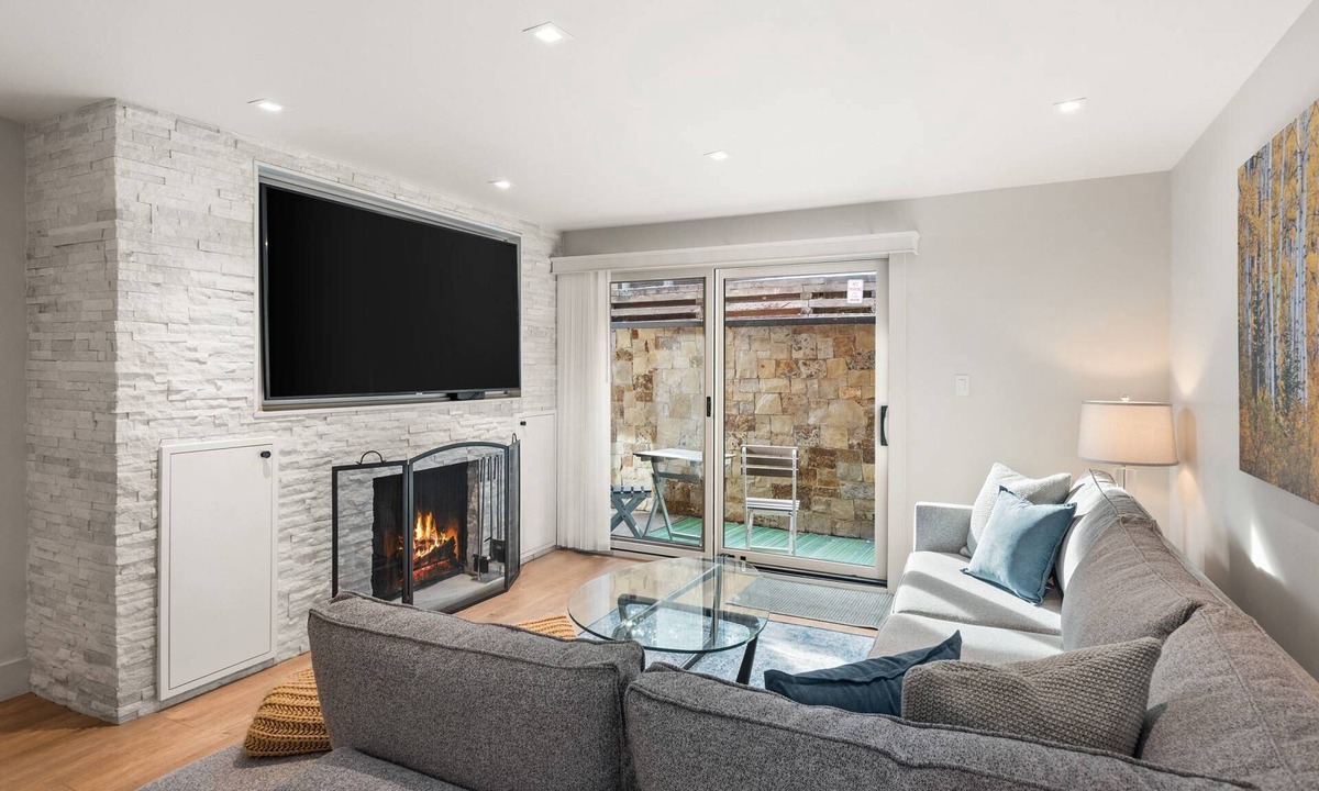 Aspen Condo | Three Blocks To Downtown! Parking, Wood FP, W/D, With Portable Air Conditioning