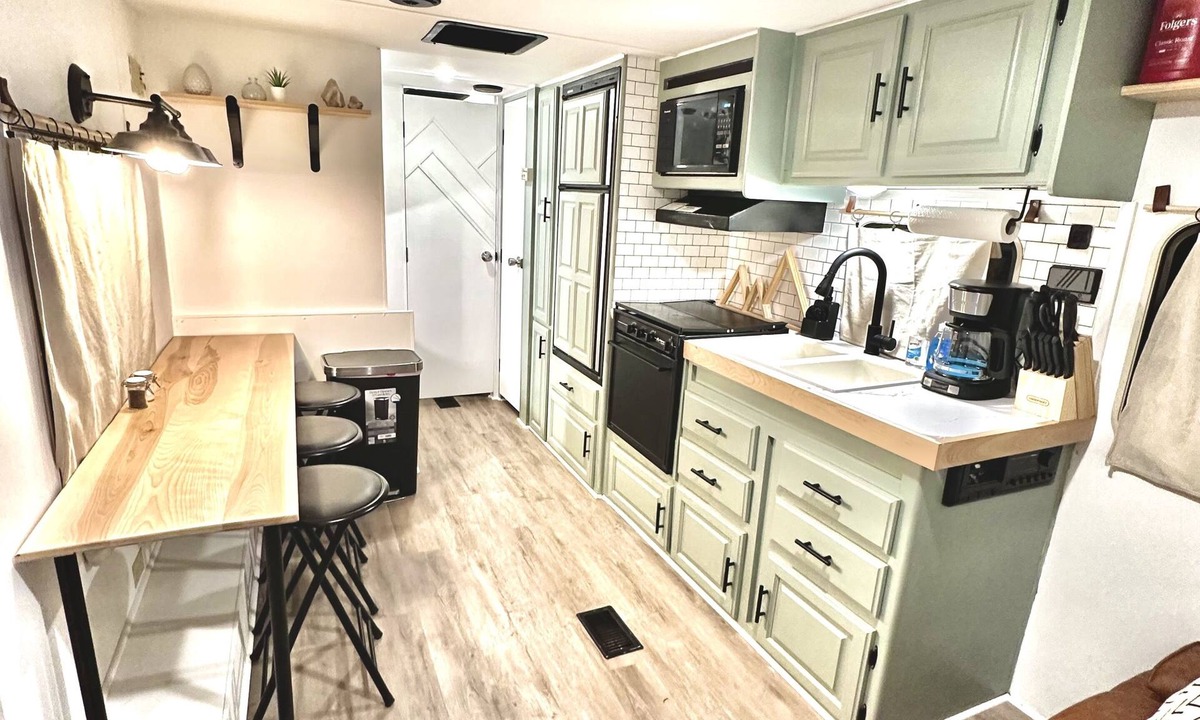 Leeds House | Tiny Home RV near Zion National Park! #24C