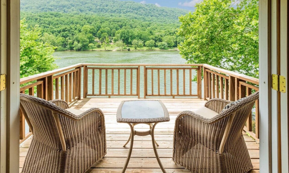 Chattanooga Apartment | TN River Getaway 10 min to Downtown Chattanooga Amazing Gorge Views