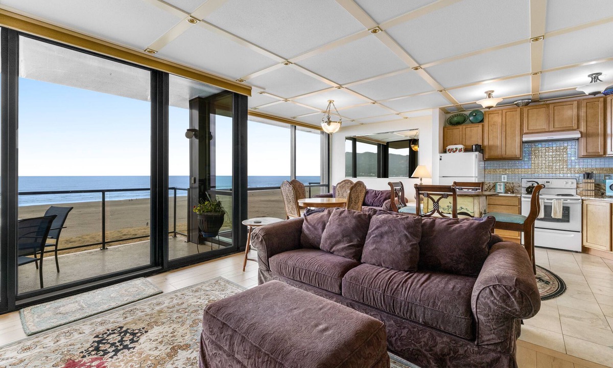 Seaside Condo | Top-floor, oceanfront condo with amazing views - steps to the beach