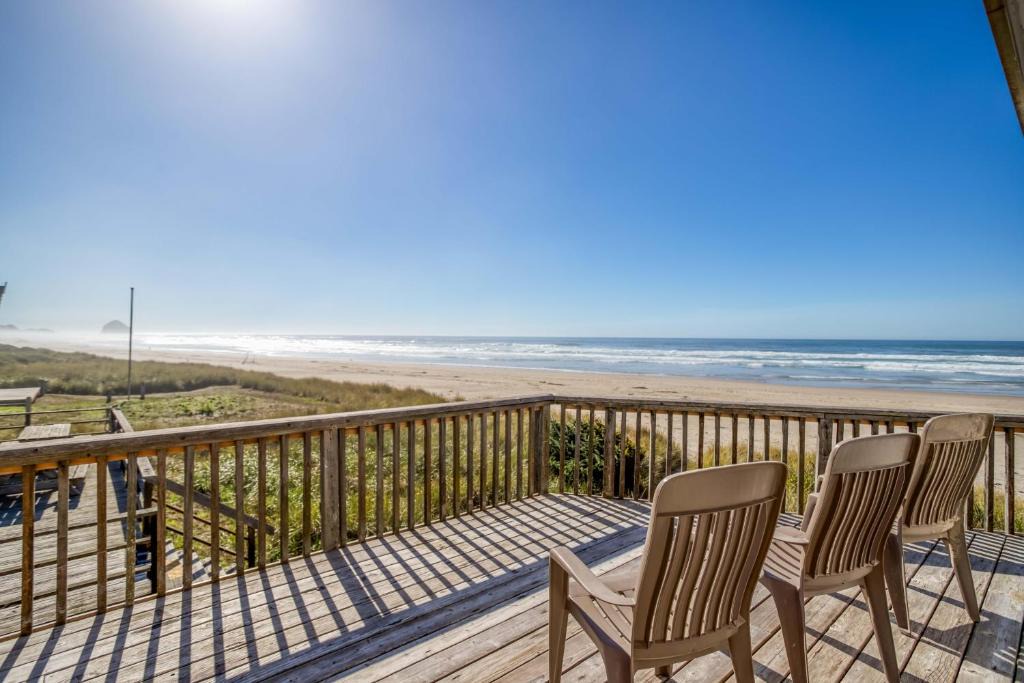 Tierra Del Mar House | Totem House - Meredith Lodging