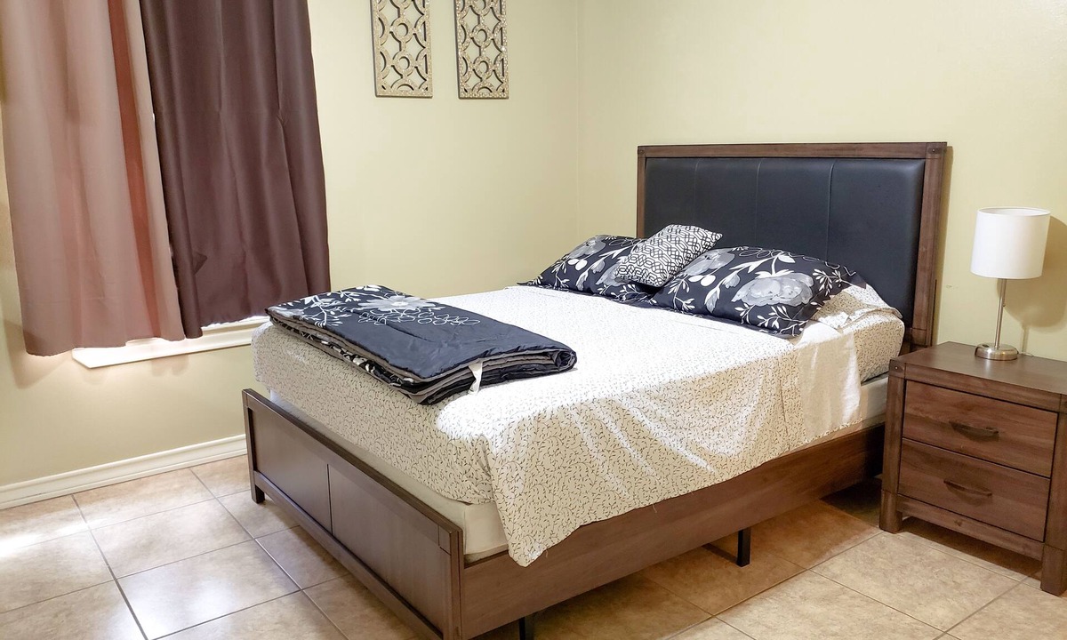 Edinburg House | Town home in a gated community!Spacious 1100sqft