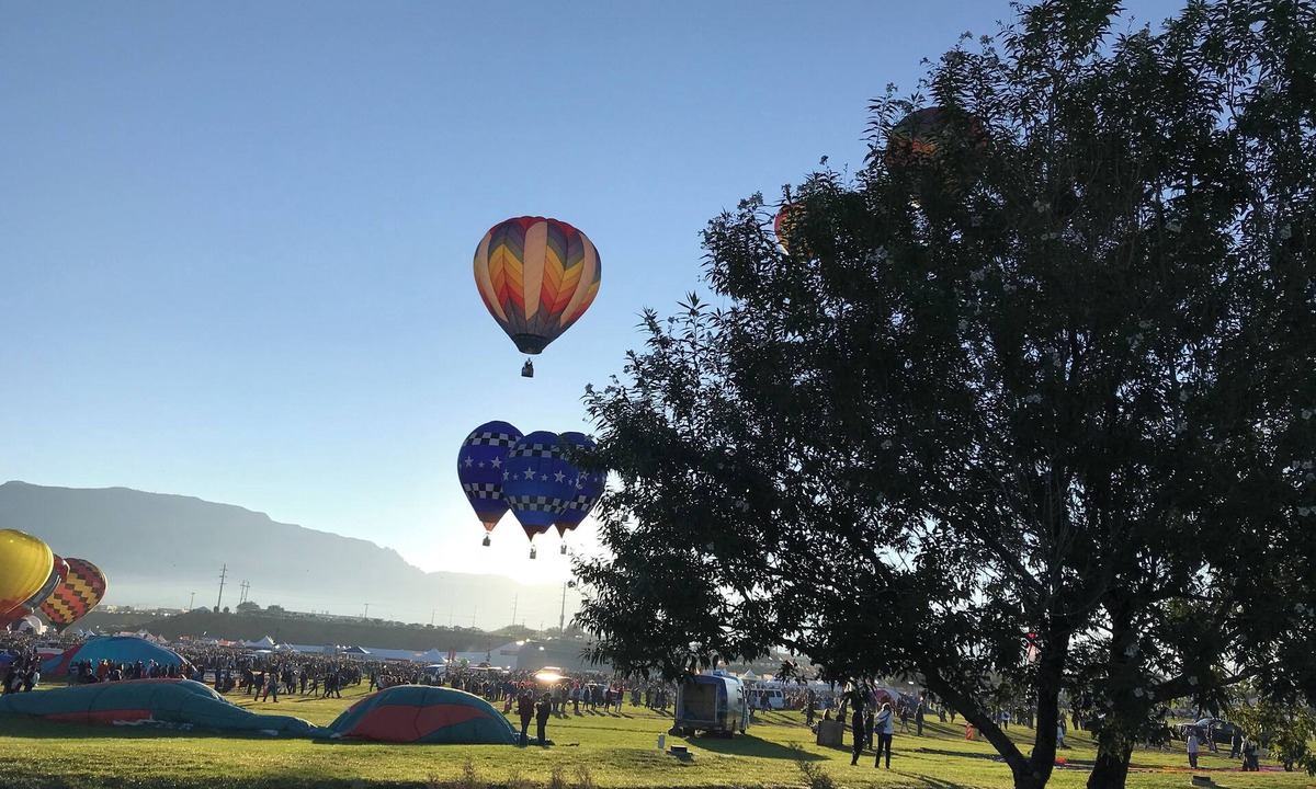 Corrales House | Traditional southwestern adobe home with many recent upgrades. Close to Balloons