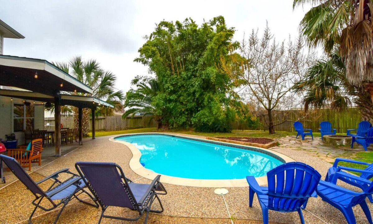 FM 1960 Apartment | Tranquil 6-Bedroom w/Pool 25 Min to Downtown SO