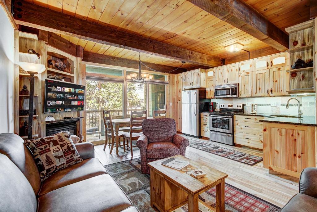 Warrior's Mark House | Two Bedroom Condo with Parking, Pool, Hot Tub - Steps to Main Street