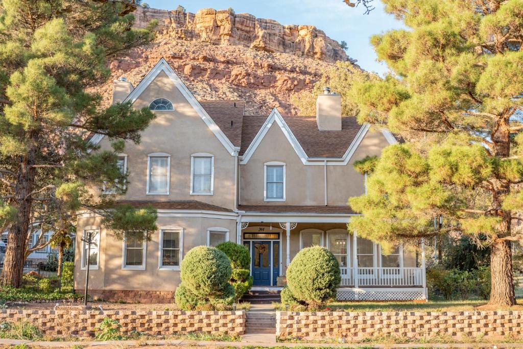 Zion National Park South Entrance Bed & Breakfast | Tyler Inn at Zion