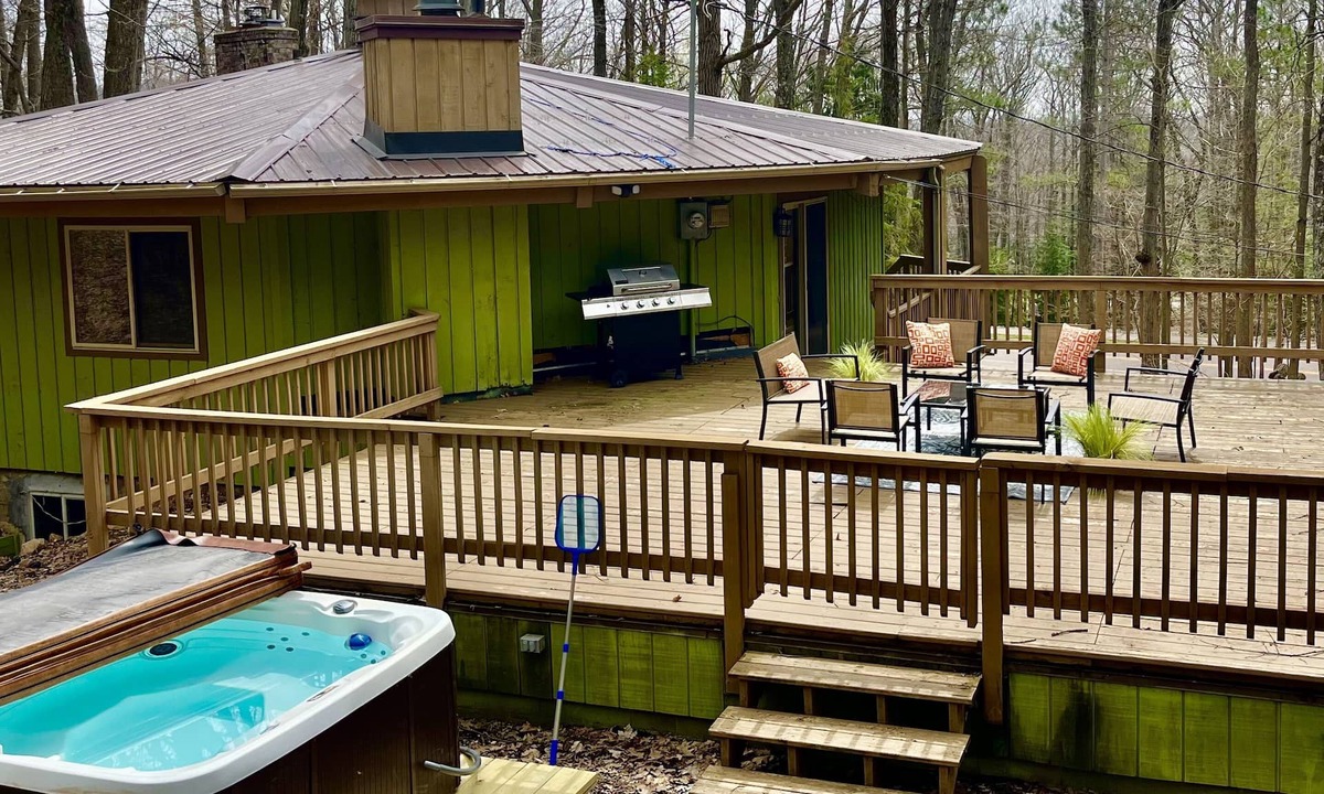 Rib Mountain House | Unique Octagon Ski Lodge in heart of Rib Mountain State Park with hot tub