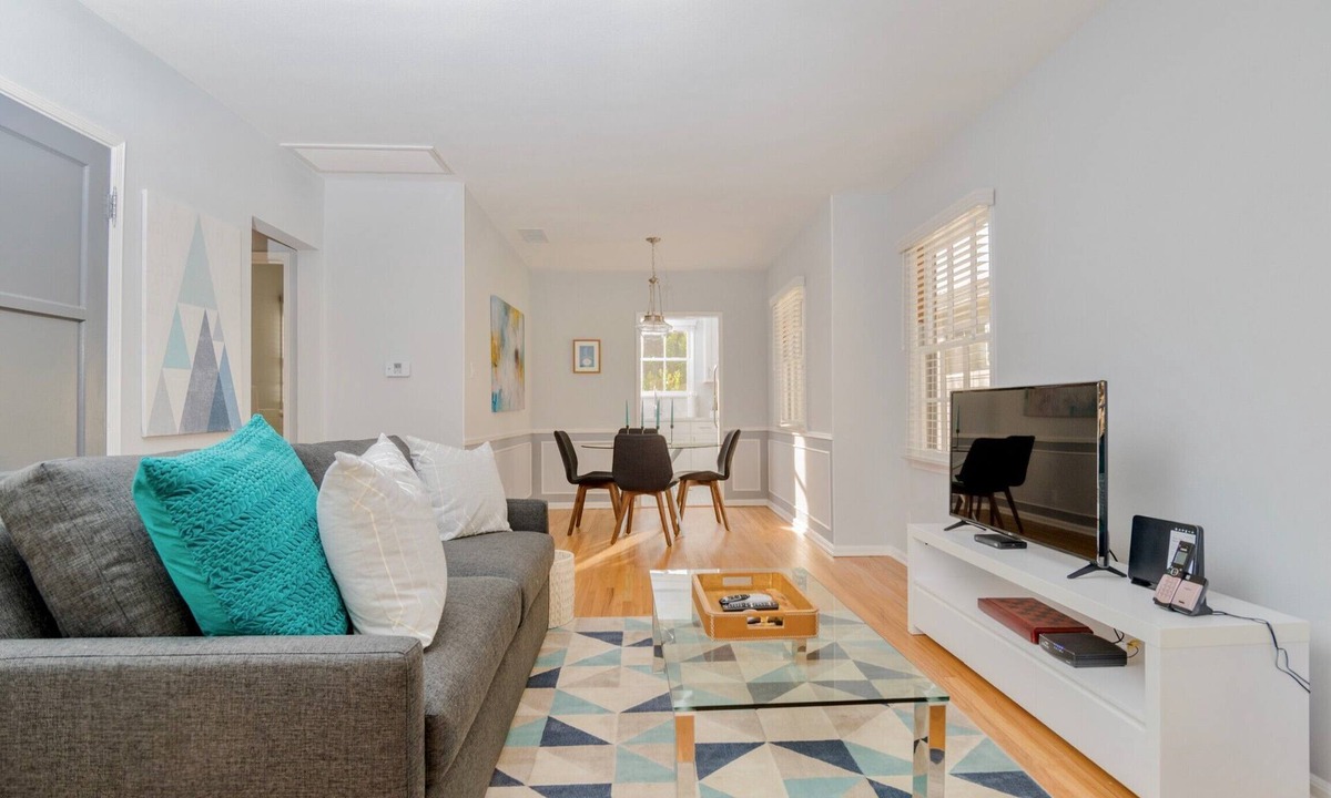 Burbank Apartment | Universal Hideaway