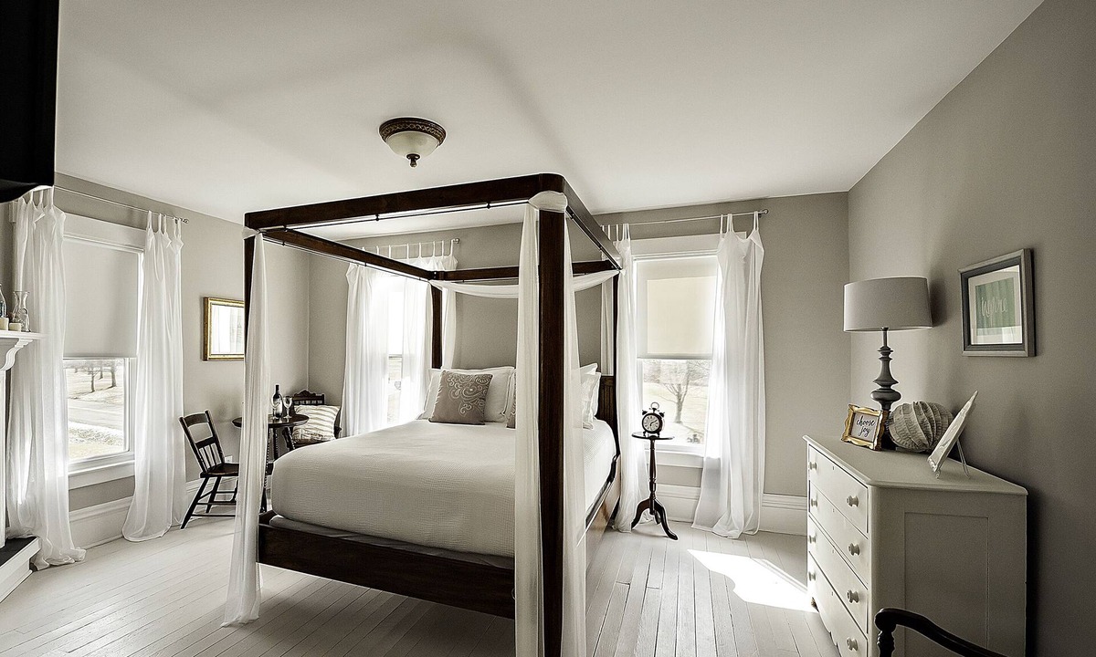 Berlin Center Other | Unwind and Relax at Vineyard with Hot Tub and Massage On Site!