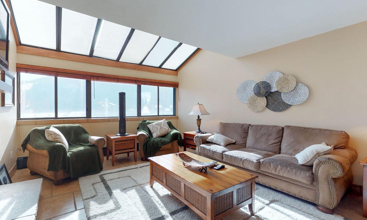 Copper Mountain Village House | Updated Penthouse Condo with Views & Hot Tub - Walk to Slopes