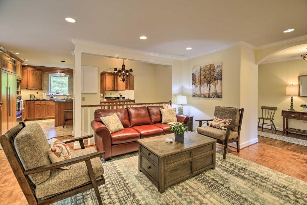 Kingsport House | Updated Ranch-Style Home with Scenic Deck, Pond