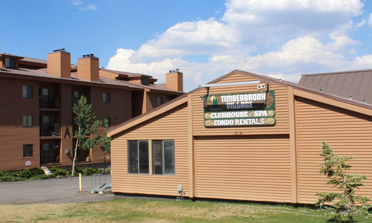 Brian Head Condo | Upgraded Brian Head Timberbrook Condo close to ski slopes sleeps 4