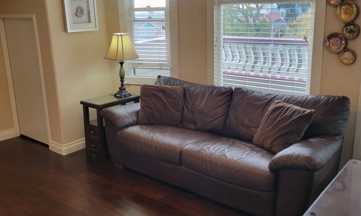 Grant Hill Condo | Upgraded Unit w/Bay & Bridge Views. Close to DT, Conv Ctr, Zoo, Beaches, Parks.