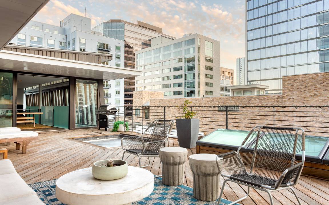 Downtown Austin House | Paramount Place by AvantStay 4 Story Apartment in Heart of Austin w/ Movie Theatre & Hot Tub