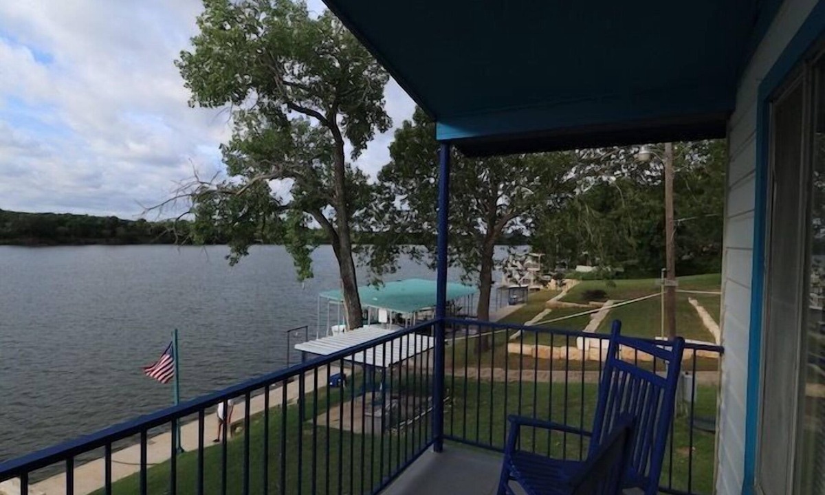 Valentine Lakeside Kingsland | Kingsland