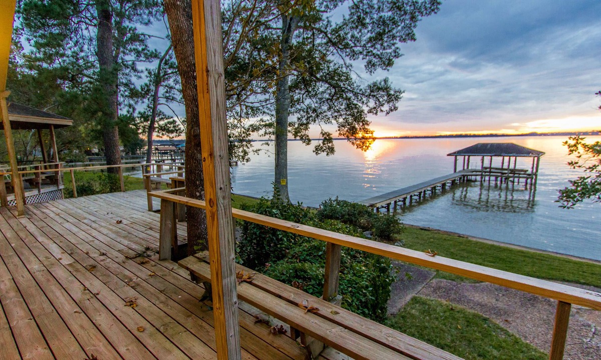 Indian Shores House | Very Private 1-Acre, 4-Bedrooms, 3-Fish Records, 21-Floor to Ceiling Windows