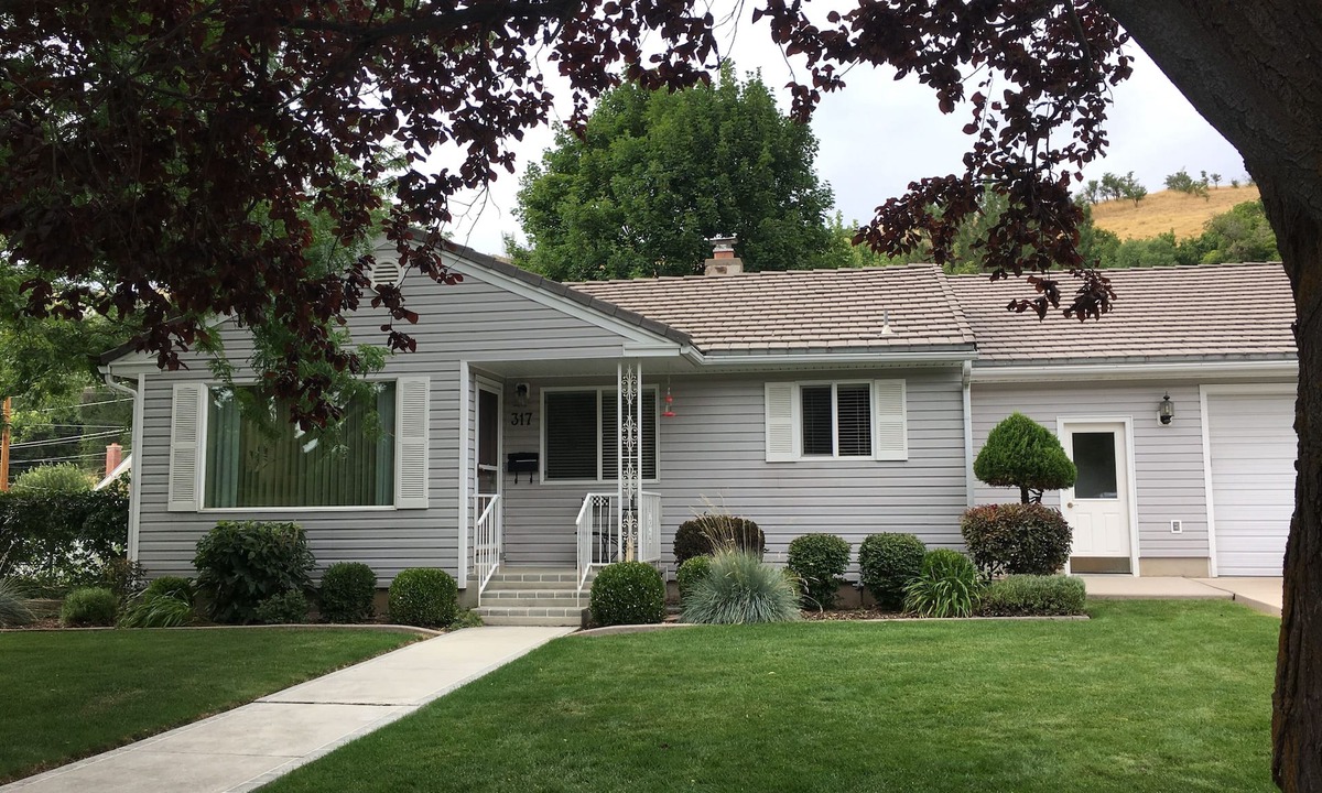 Logan House | Vucy's 4 Season Retreat - 5 min. from USU, Logan Temple & Logan Canyon