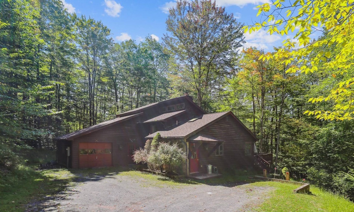 Old Timberline House | Wald Haus*: 3 BR, 2.5 BA House in Canaan Valley, Sleeps 8