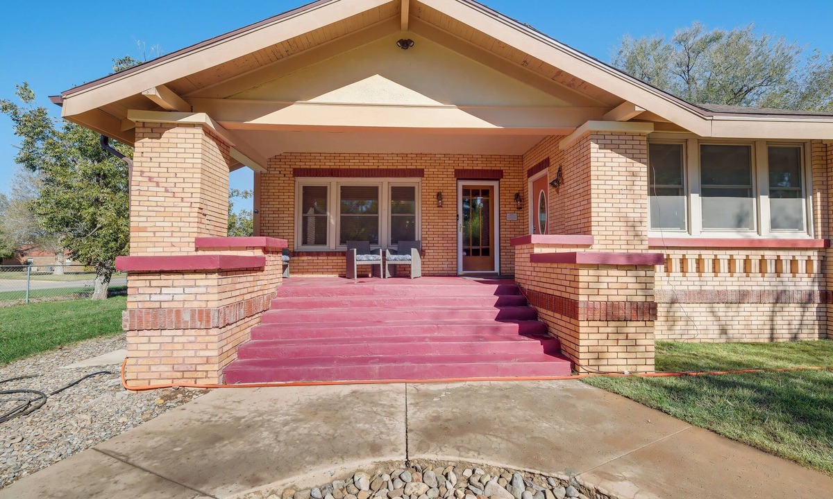 Roswell House | Walk to Main Street: Charming Roswell Home!
