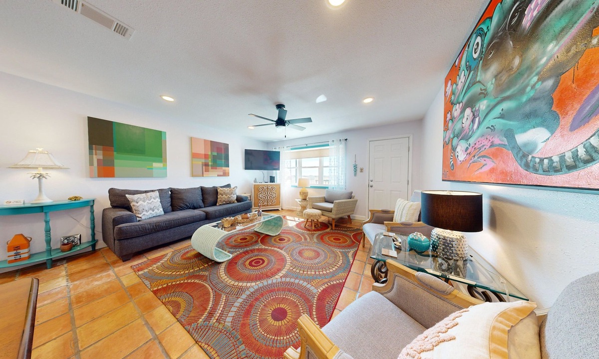 Port Aransas Condo | Walk to Sandfest , Shared Pool, Board Walk to Beach