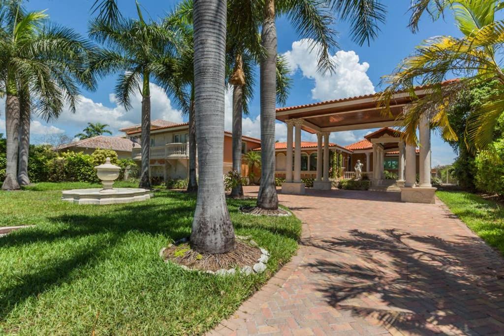 Surfside Villa | Waterfront Villa on Protected Cove