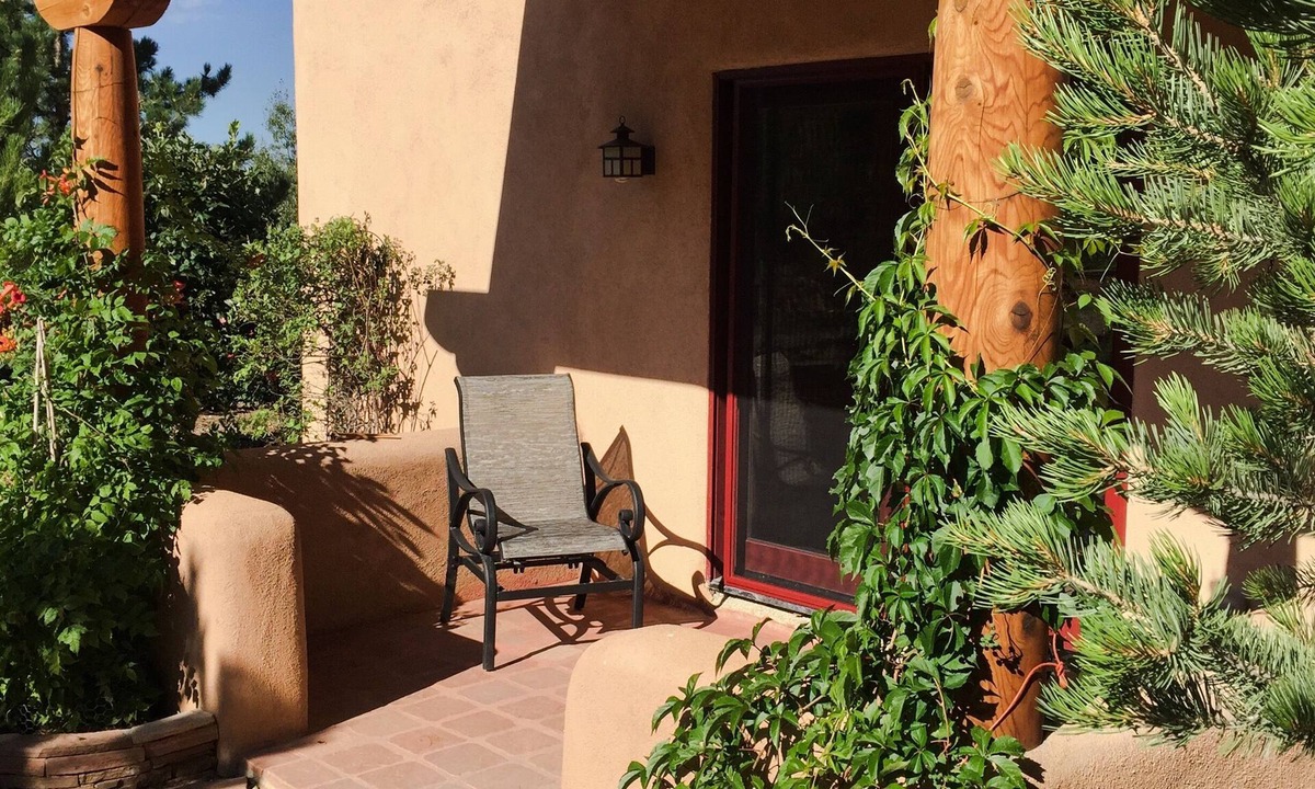 Taos House | We Are 20 Miles From The Taos Ski Valley And 1.25 Miles From The Center Of Town.