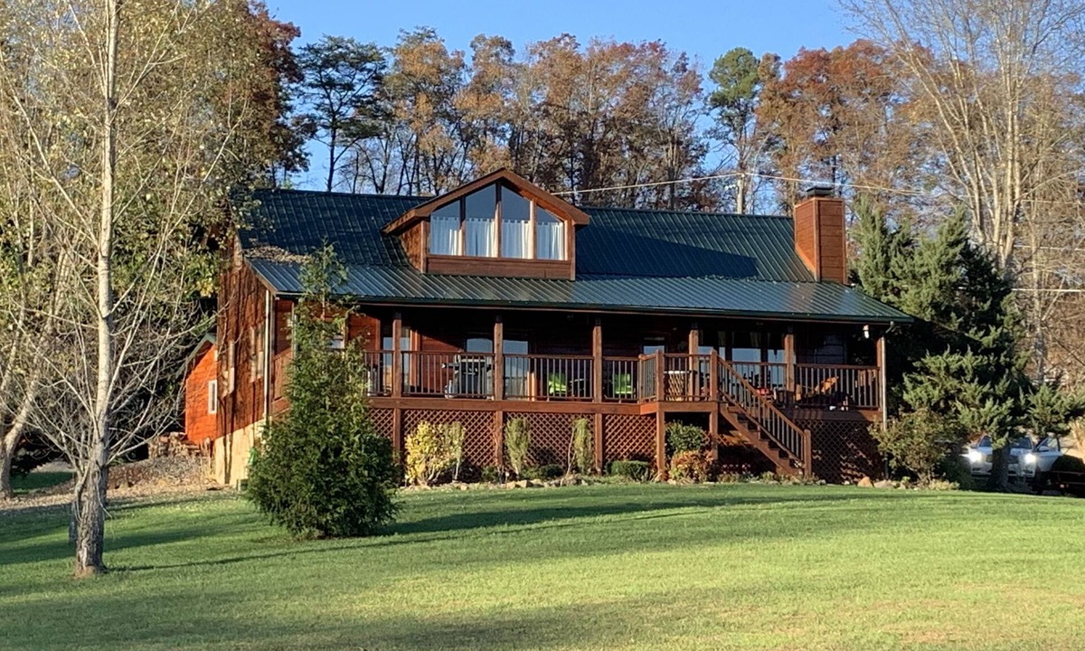 Wears Valley House | Wear's Valley Mtn Retreat - Pool across the Yard! Awesome Views, Easy Access