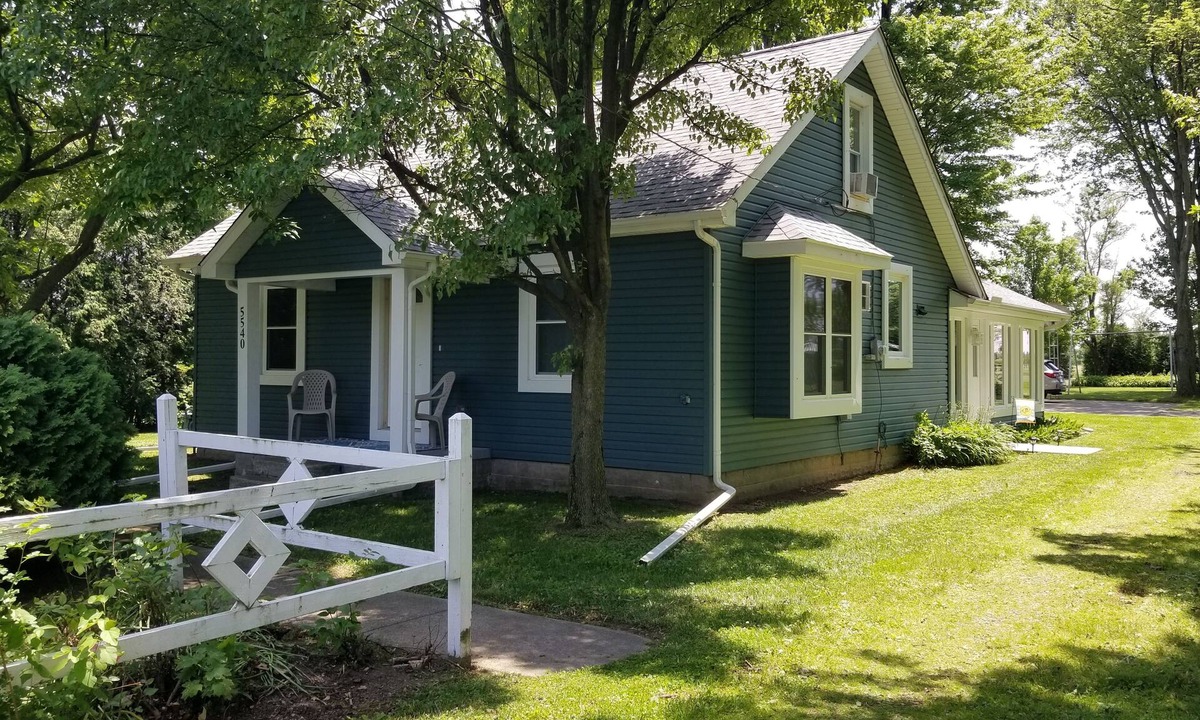 Oregon House | Welcome to Lenny's Lodge; a cozy home nestled into a thriving community.