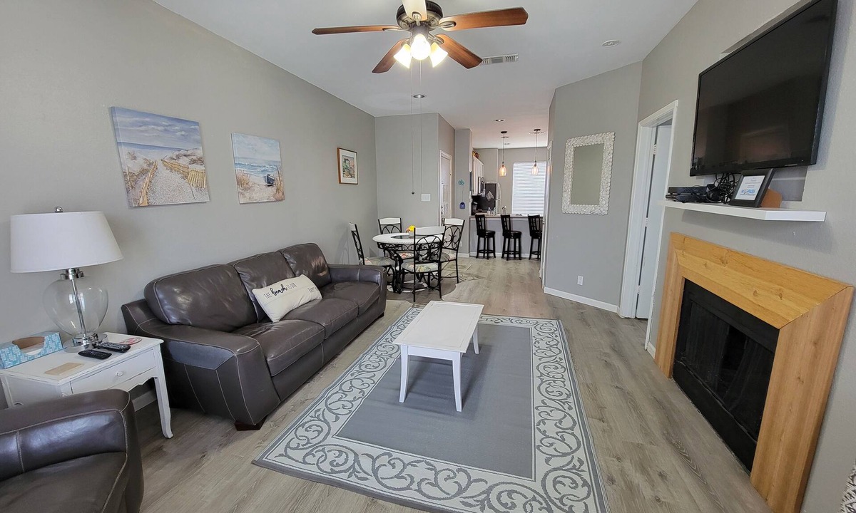 Corpus Christi Condo | Welcome to Paradise! Newly Remodeled and only a 3 Minute Walk to the Beach!