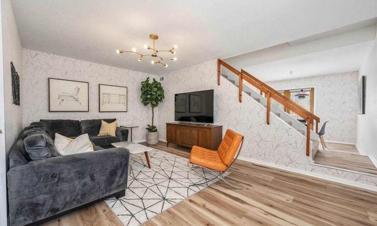 College Station House | Wellspring Townhome - King Bed Suite minutes from Texas A&M