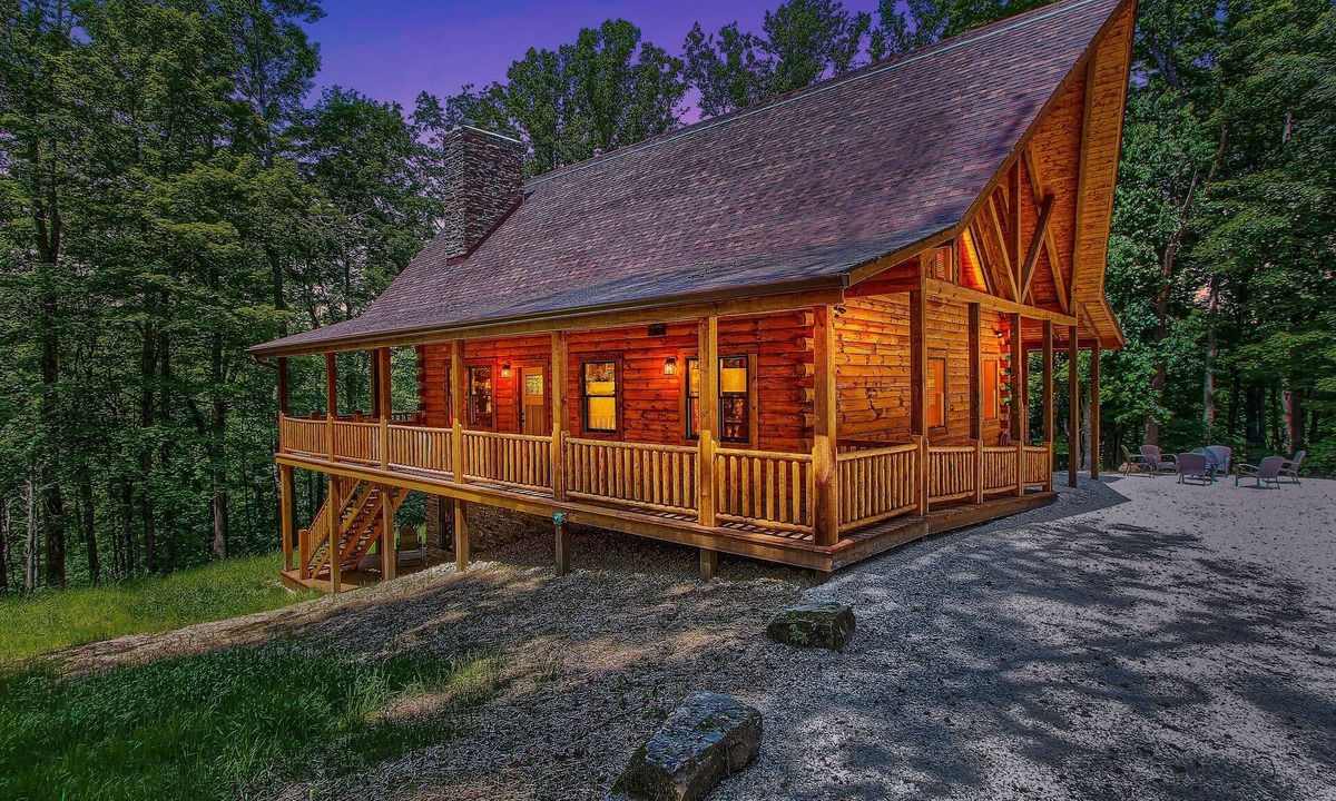South Bloomingville Cabin | Whispering Trees Lodge , sleeps 10, 4 miles from Old Man's Cave