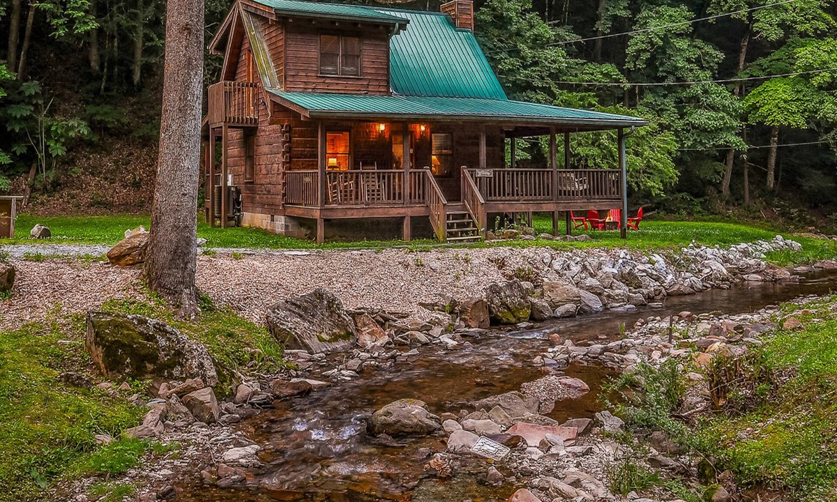 Townsend Cabin | Willow Creek (2-Bedroom Cabin) - Pets Allowed by RedAwning