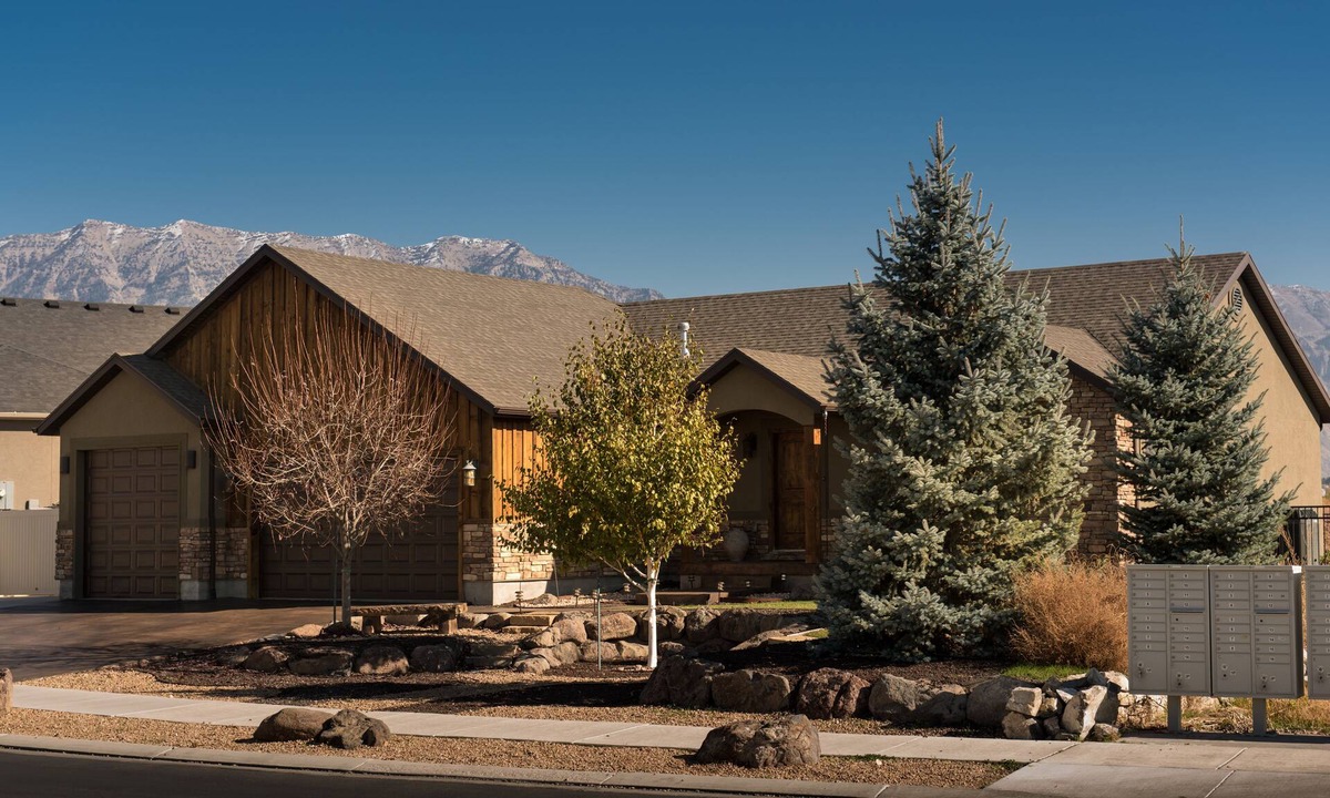 Sunset Heights House | Within Minutes Of BYU, Temples, Skiing Sleeps 18