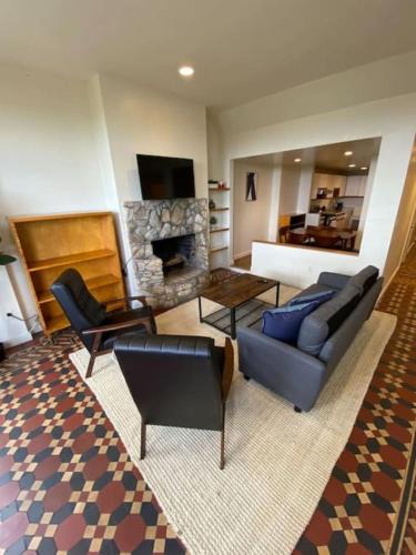 Fenway–Kenmore Apartment | Wonderful Fenway 3 Bed 2bath Steps from Fenway Park