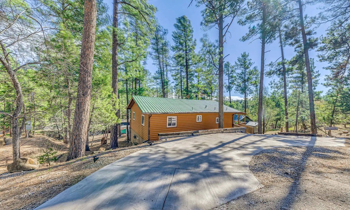 Ruidoso Cabin | Wood Cabin, Full Amenities, Family Friendly and wifi access