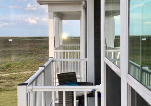 1 min walk to sand with Sunset views at 2nd floor coastal condo🏖