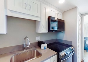 12th-floor beachfront condo with beach views, hot tubs, pools, lazy river, gym