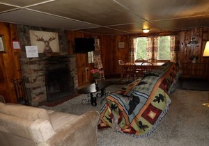 #18 Ponderosa Cabins 104 N Laurel cabin 18