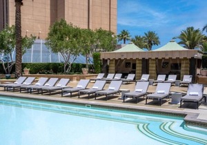 2 Connecting Suites at a 5⭐️ Hotel