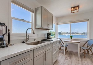 2 Levels of Waterfront * Bay View Patio * AC
