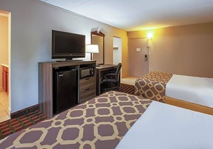 2-Star Hotel ∙ Baymont by Wyndham Northwood