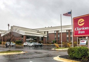 2-Star Hotel ∙ Clarion Inn I-94 near Expo Center