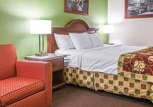 2-Star Hotel ∙ Clarion Inn I-94 near Expo Center