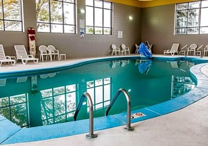 2-Star Hotel ∙ Clarion Inn I-94 near Expo Center