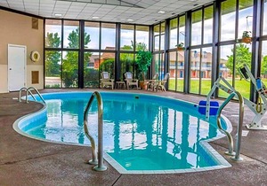 2-Star Hotel ∙ Comfort Inn Maumee - Perrysburg Area
