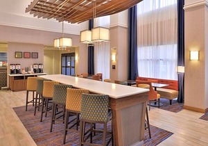 2-Star Hotel ∙ Hampton Inn & Suites Ann Arbor West