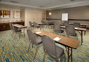 2-Star Hotel ∙ Hampton Inn & Suites Syracuse/Carrier Circle