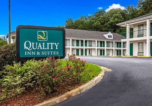 2-Star Hotel ∙ Quality Inn & Suites near Lake Oconee