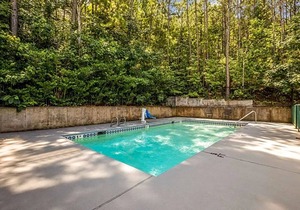 2-Star Hotel ∙ Quality Inn & Suites near Lake Oconee